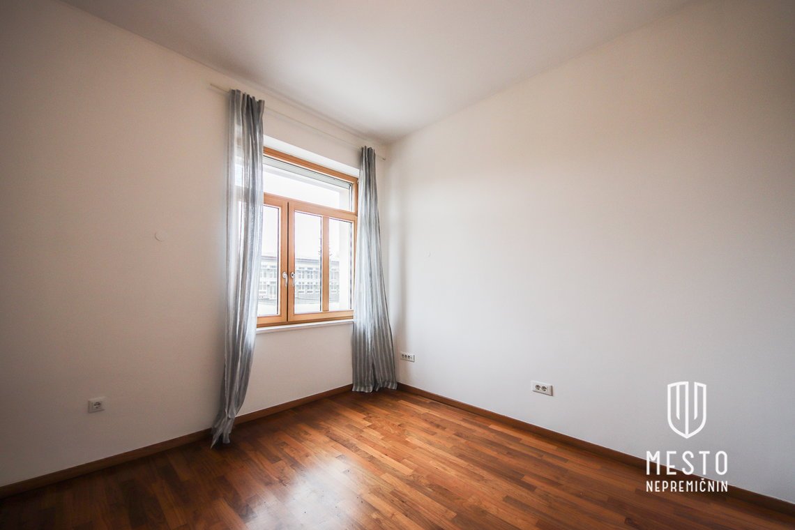 Petsobno stanovanje v urejeni meščanski vili na Prulah (1+M, l. 1920, prenovljeno l. 2010) – 8