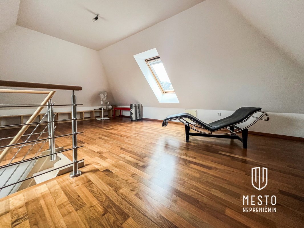 Petsobno stanovanje v urejeni meščanski vili na Prulah (1+M, l. 1920, prenovljeno l. 2010) – 10