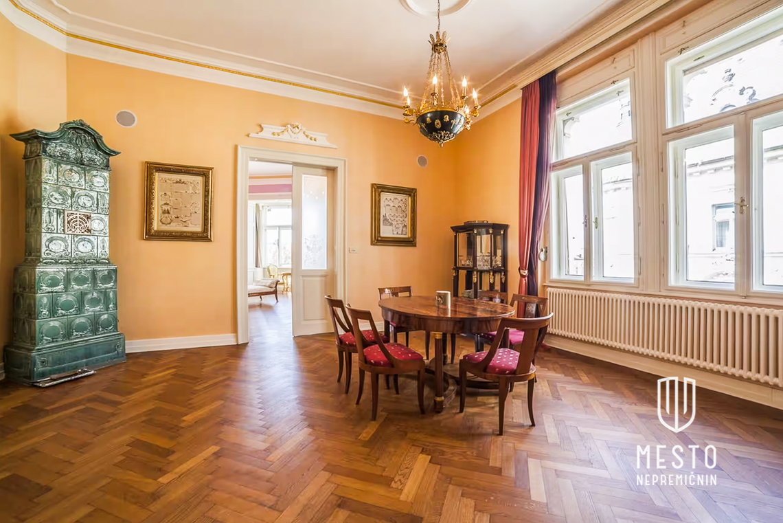 Štirisobno stanovanje na Cankarjevem nabrežju, s pogledom na Tromostovje (3/3 nadstropje, l. 1897, v celoti prenovljeno in opremljeno l. 2004, na voljo za vselitev z 1.11.2026) – 7
