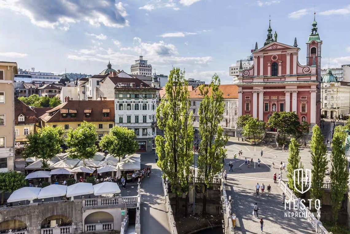 Štirisobno stanovanje na Cankarjevem nabrežju, s pogledom na Tromostovje (3/3 nadstropje, l. 1897, v celoti prenovljeno in opremljeno l. 2004, na voljo za vselitev z 1.11.2026) – 20