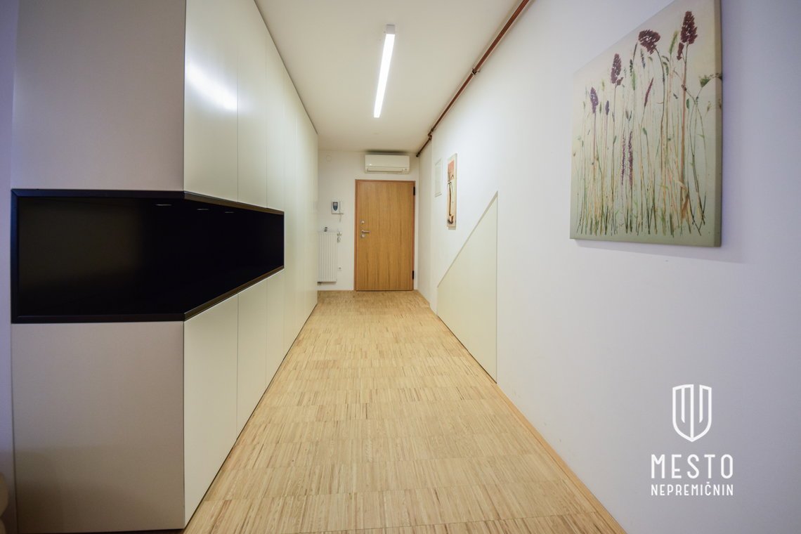 Three-bedroom apartment at Mestni trg, with a view of Ljubljana Castle – 6