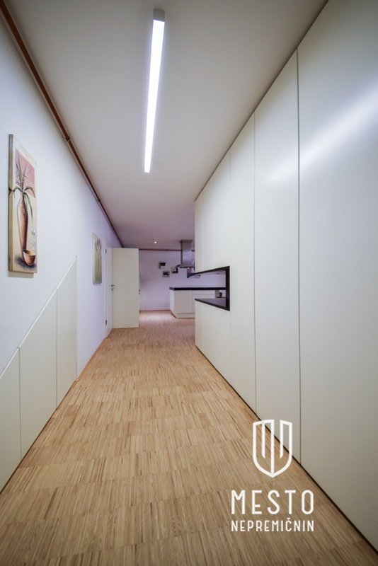 Three-bedroom apartment at Mestni trg, with a view of Ljubljana Castle – 7