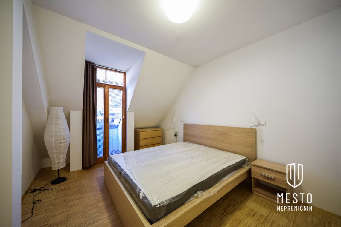 Three-bedroom apartment at Mestni trg, with a view of Ljubljana Castle – 8