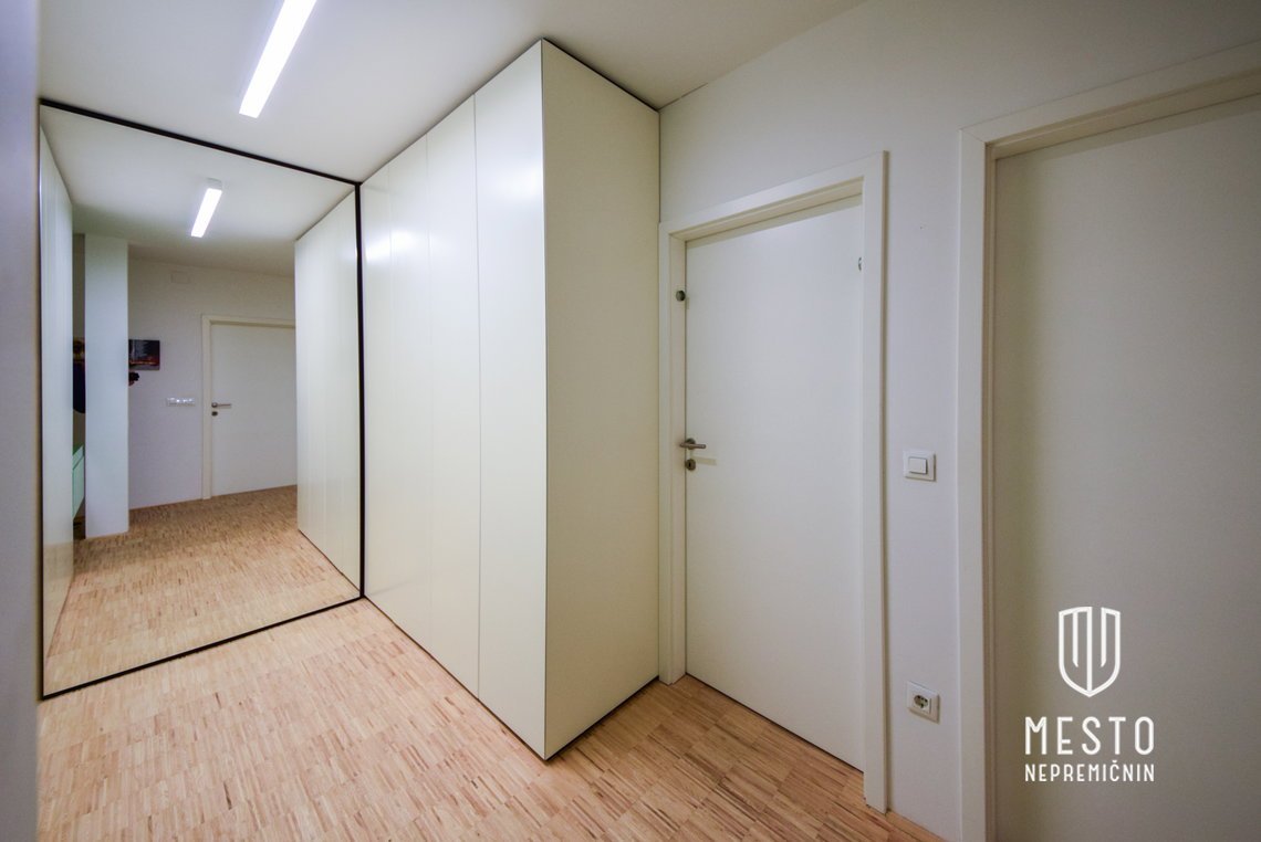 Three-bedroom apartment at Mestni trg, with a view of Ljubljana Castle – 10