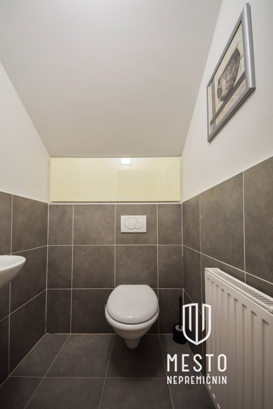 Three-bedroom apartment at Mestni trg, with a view of Ljubljana Castle – 12