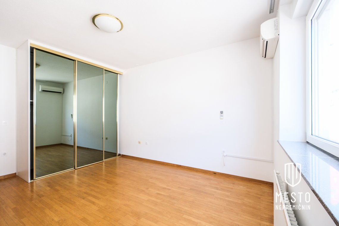 Štirisobno dupleks penthouse stanovanje v Zupančičevi jami – 5
