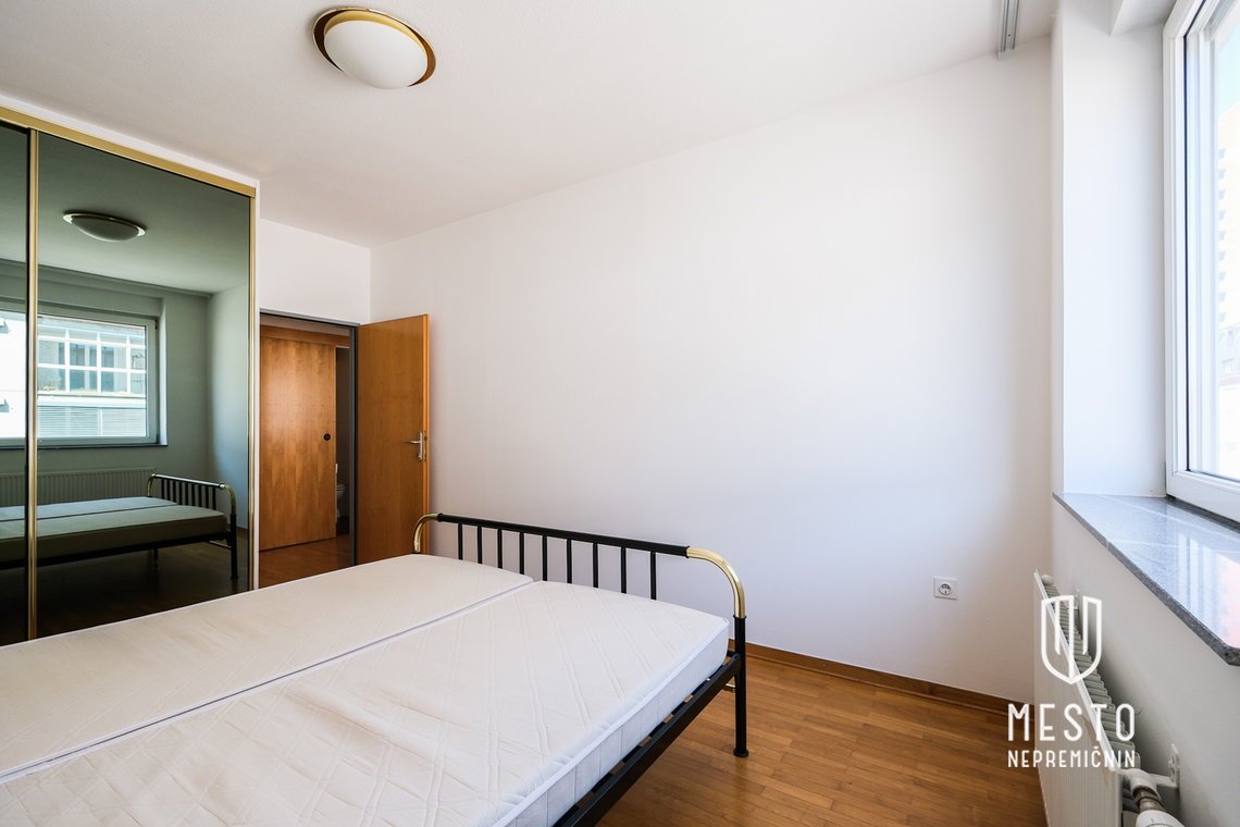 Štirisobno dupleks penthouse stanovanje v Zupančičevi jami – 6