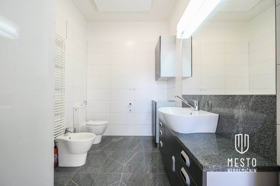 Štirisobno dupleks penthouse stanovanje v Zupančičevi jami – 9