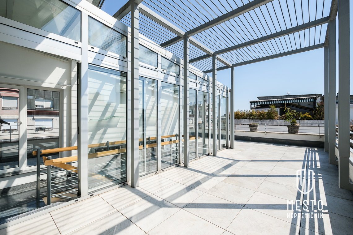 Štirisobno dupleks penthouse stanovanje v Zupančičevi jami – 14