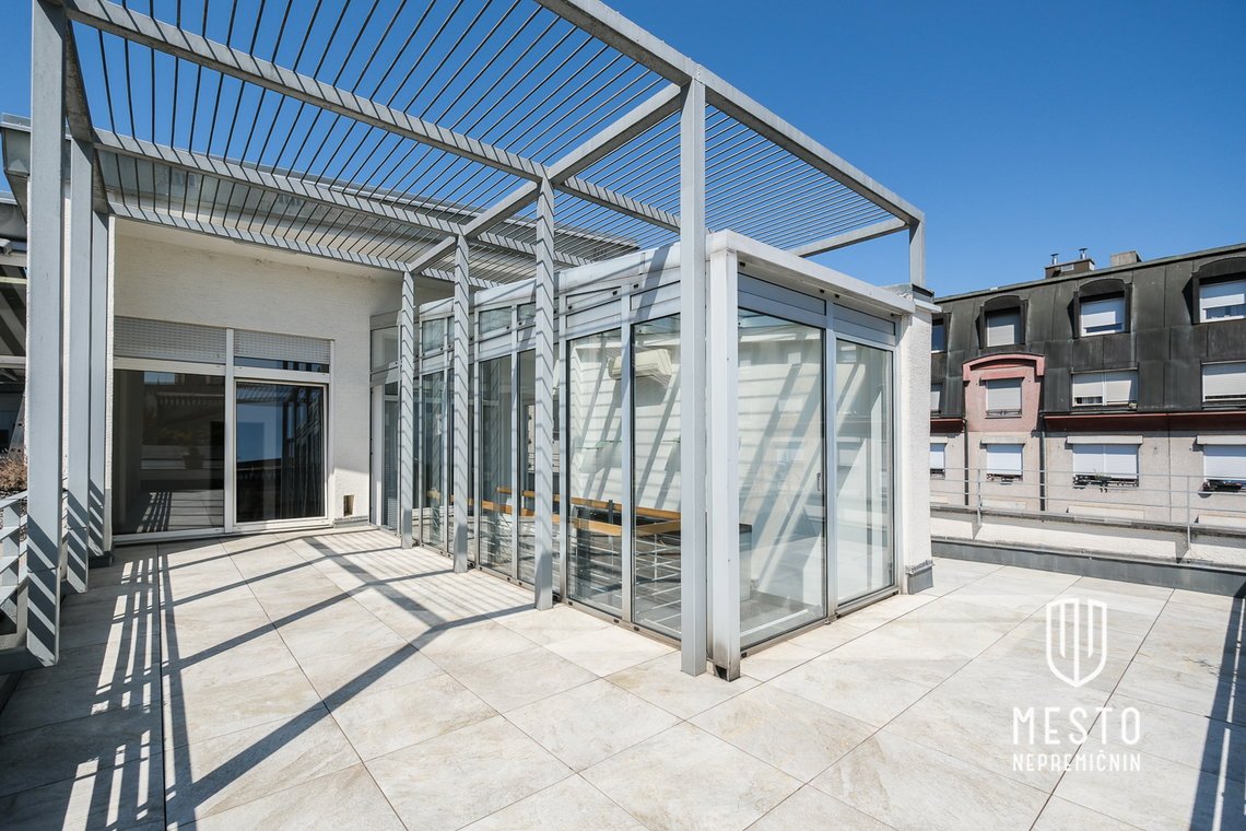 Štirisobno dupleks penthouse stanovanje v Zupančičevi jami – 15