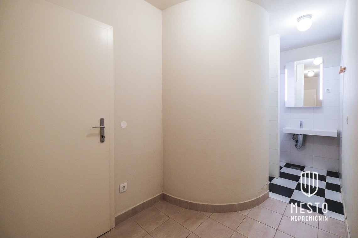 Two-bedroom apartment in a renovated bourgeois villa in Prule (Polklet, built 1920, renovated 2010) – 11